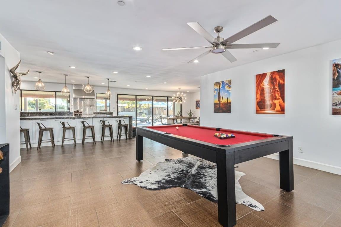 Davenport - Scottsdale's Largest Hot Tub - Sportcourt