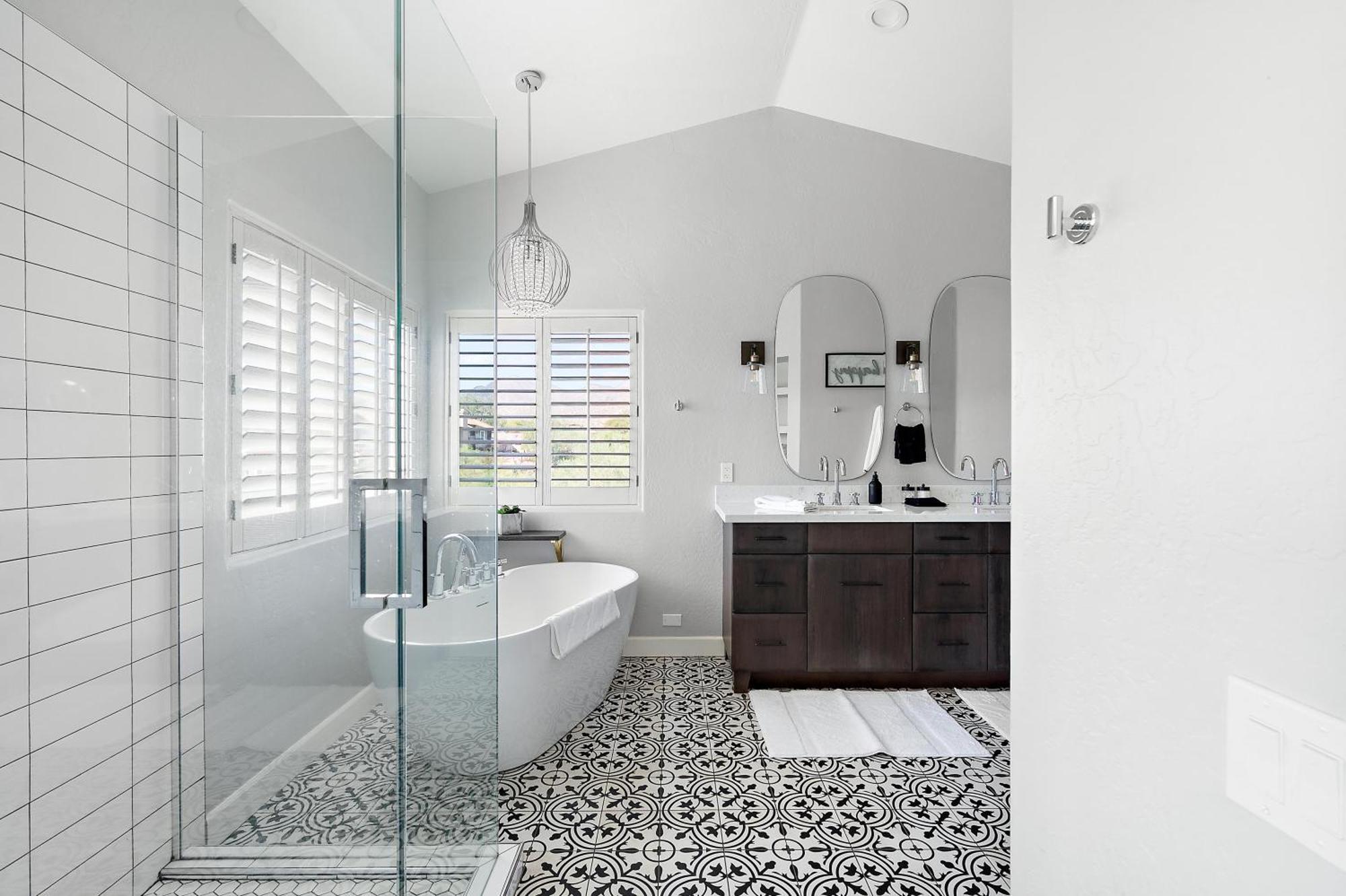 Elegant Desert Retreat With Private Pool, Hot Tub, Game Room, And Family-friendly Amenities Scottsdale