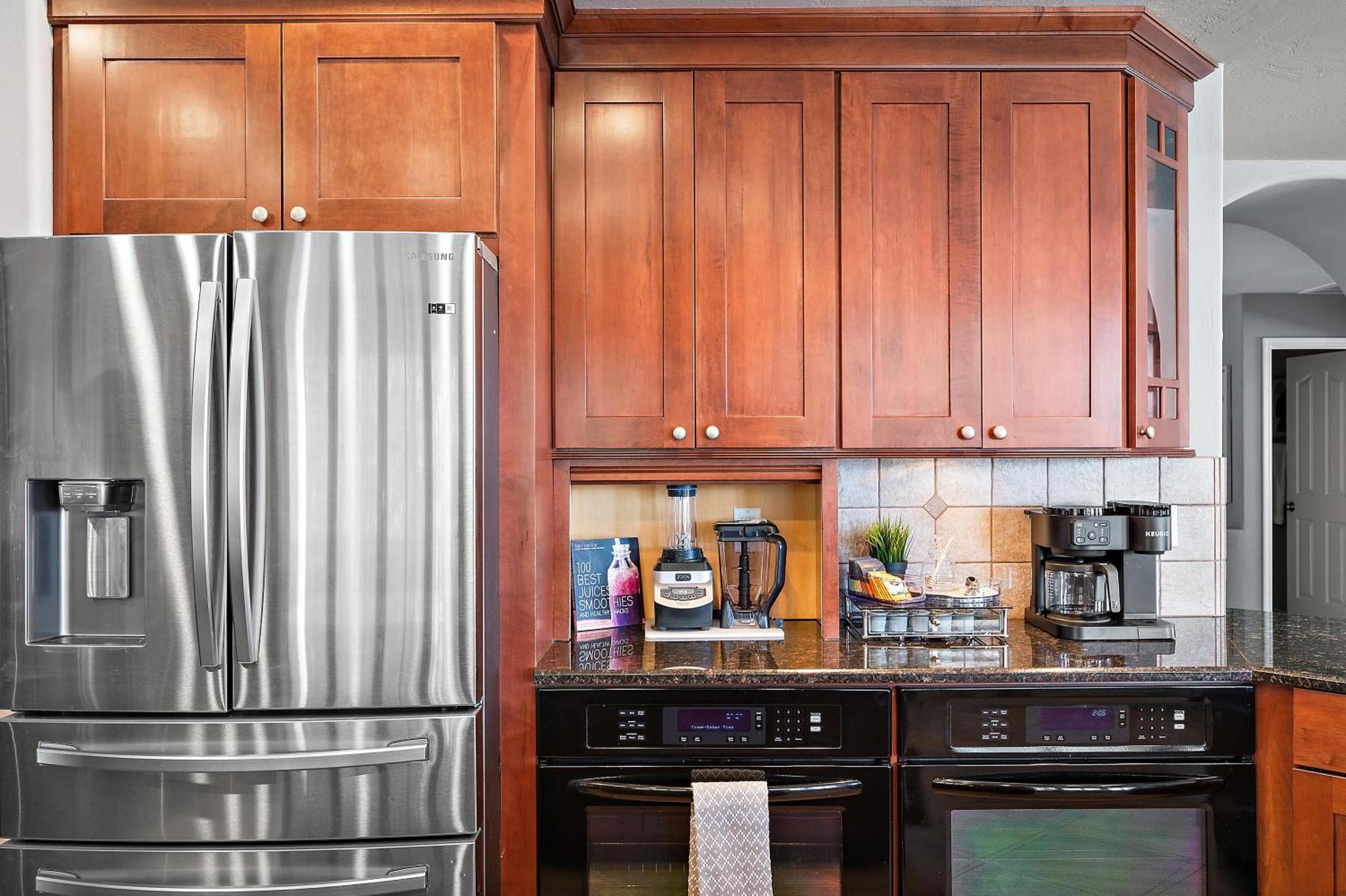 Elegant Desert Retreat With Private Pool, Hot Tub, Game Room, And Family-friendly Amenities Holiday home