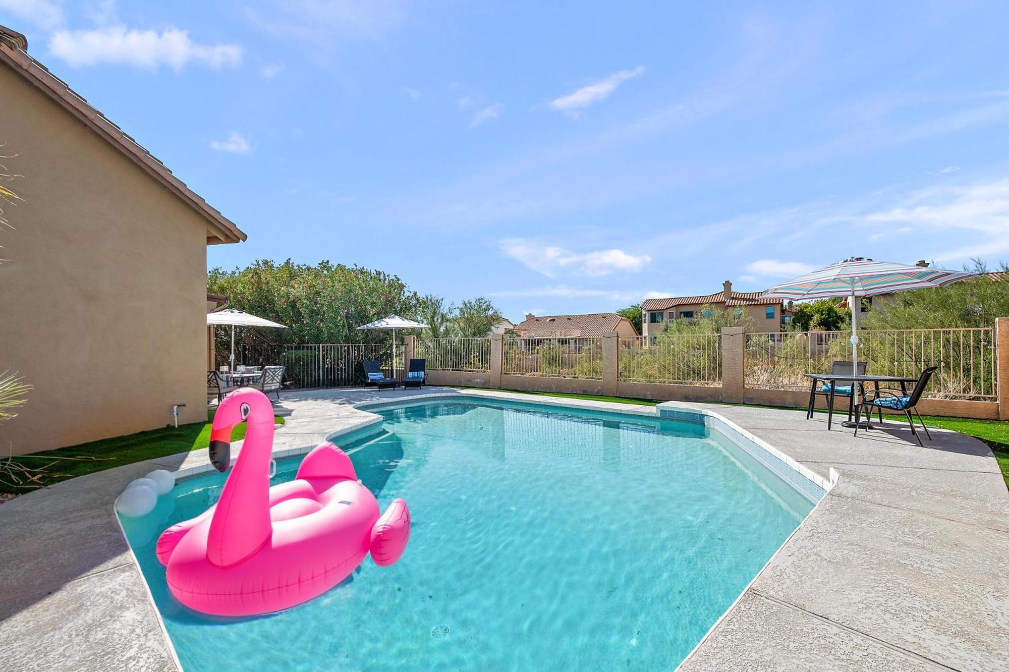 Elegant Desert Retreat With Private Pool, Hot Tub, Game Room, And Family-friendly Amenities Holiday home *