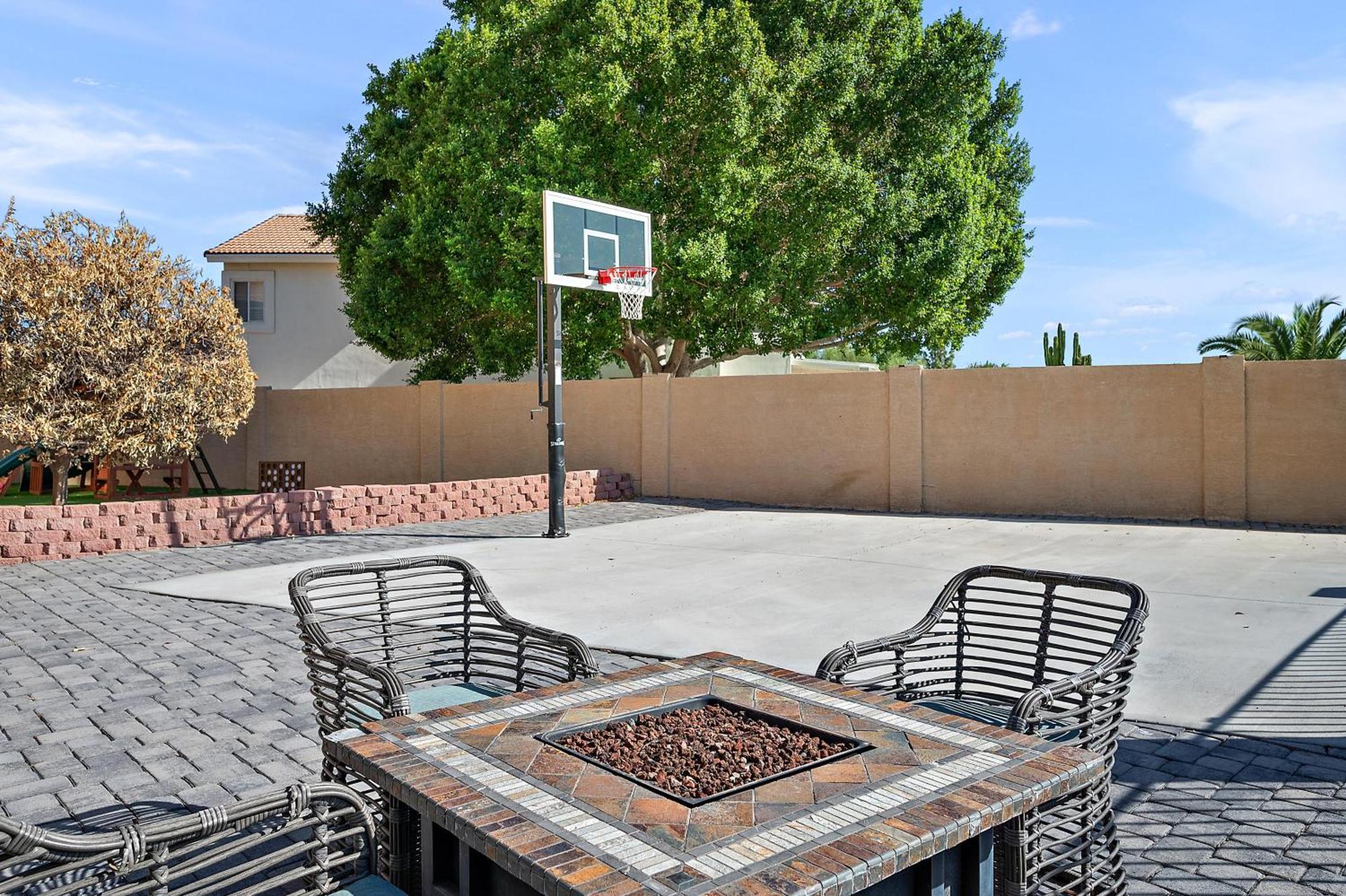 Holiday home Elegant Desert Retreat With Private Pool, Hot Tub, Game Room, And Family-friendly Amenities