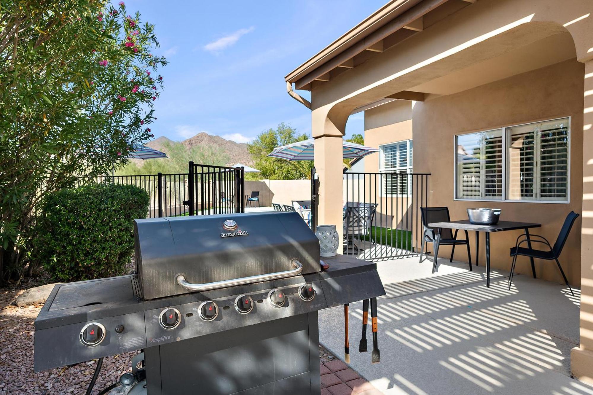 Elegant Desert Retreat With Private Pool, Hot Tub, Game Room, And Family-friendly Amenities Holiday home *