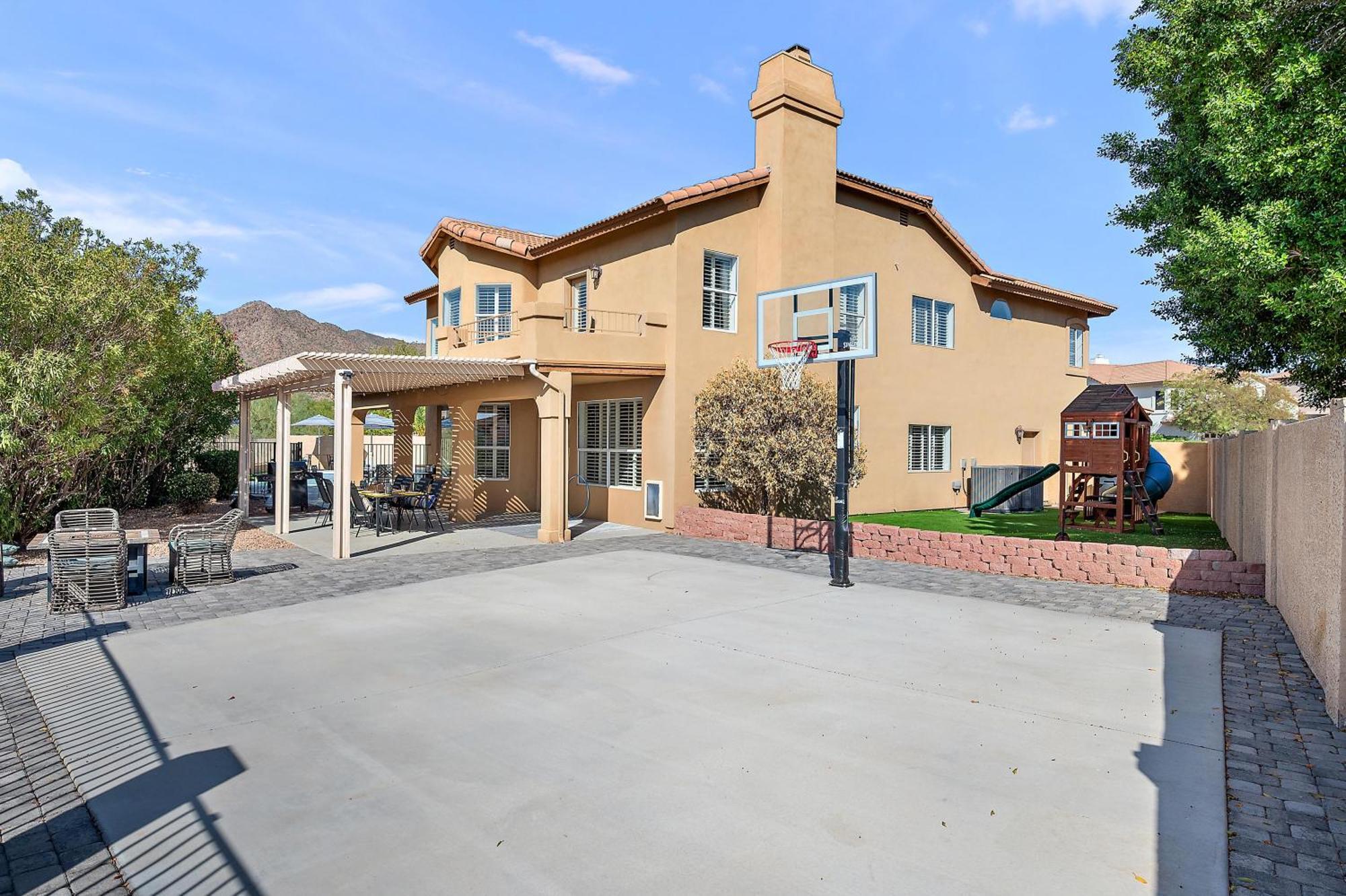 Elegant Desert Retreat With Private Pool, Hot Tub, Game Room, And Family-friendly Amenities Holiday home Scottsdale