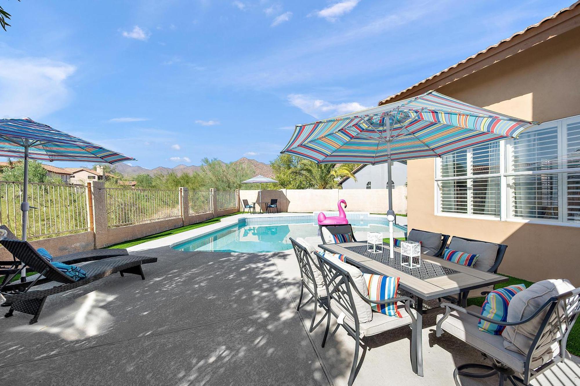 Elegant Desert Retreat With Private Pool, Hot Tub, Game Room, And Family-friendly Amenities Scottsdale