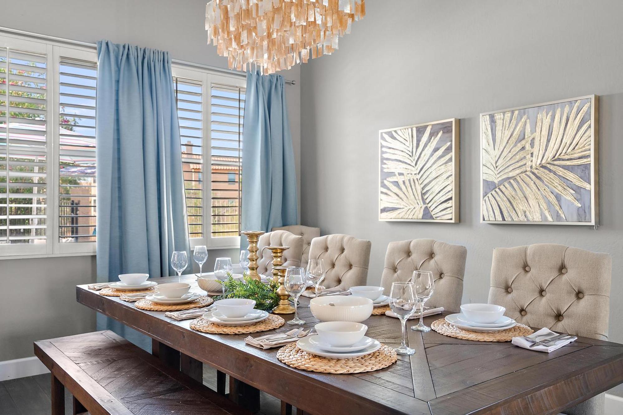 Elegant Desert Retreat With Private Pool, Hot Tub, Game Room, And Family-friendly Amenities *