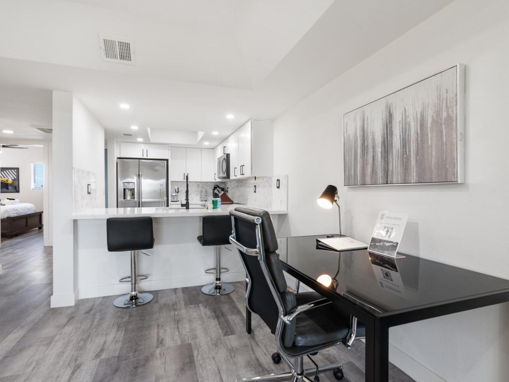 Luxuriant And Spacious 2br With Heated Pool *