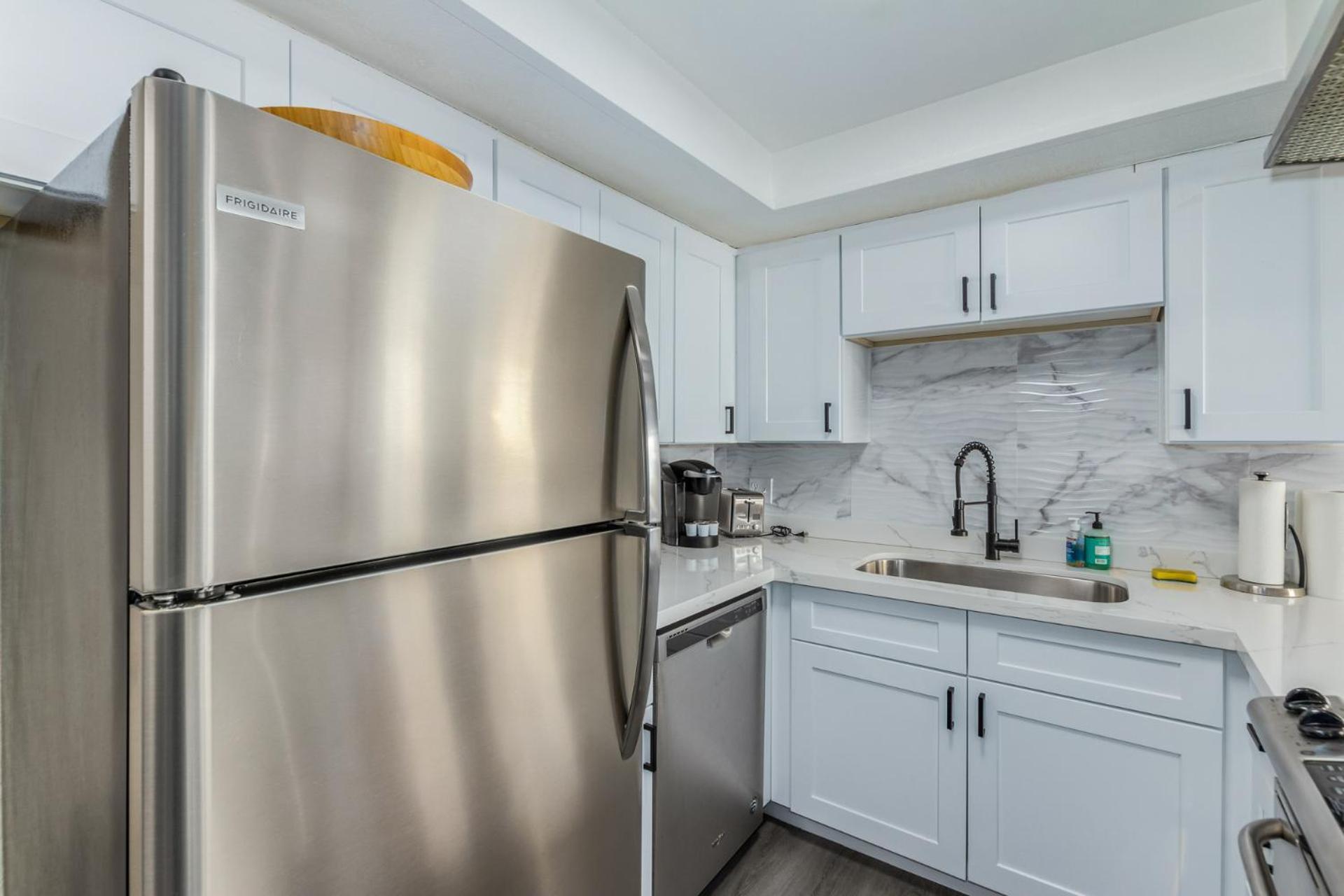 Greenbelt Condo-patiopooltennisold Town 5min