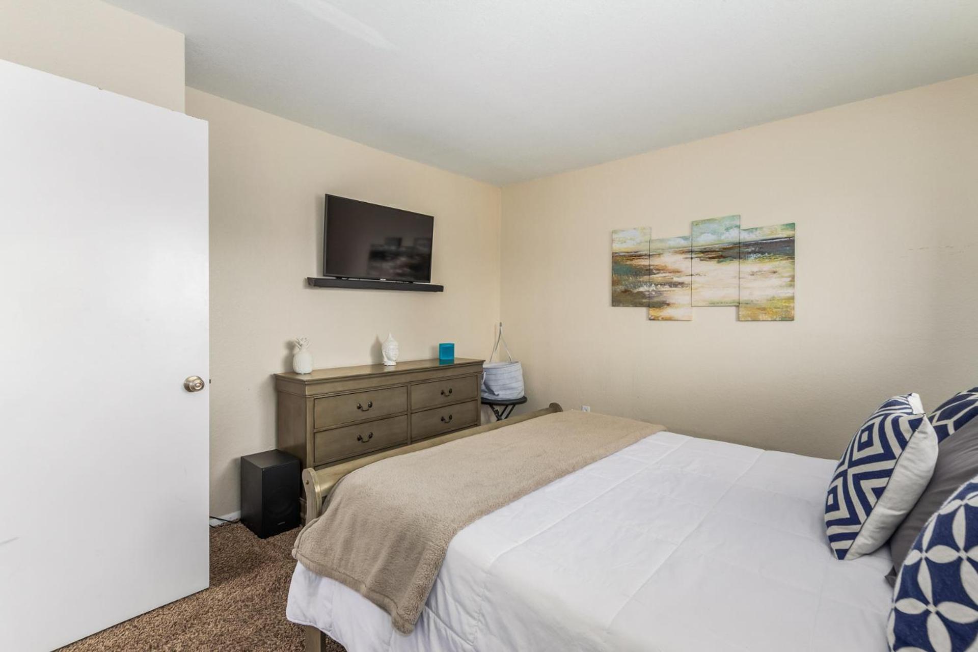 Greenbelt Condo-patiopooltennisold Town 5min Apartment
