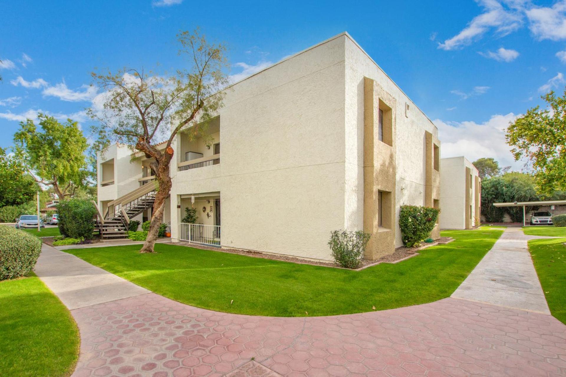Apartment Greenbelt Condo-patiopooltennisold Town 5min Scottsdale