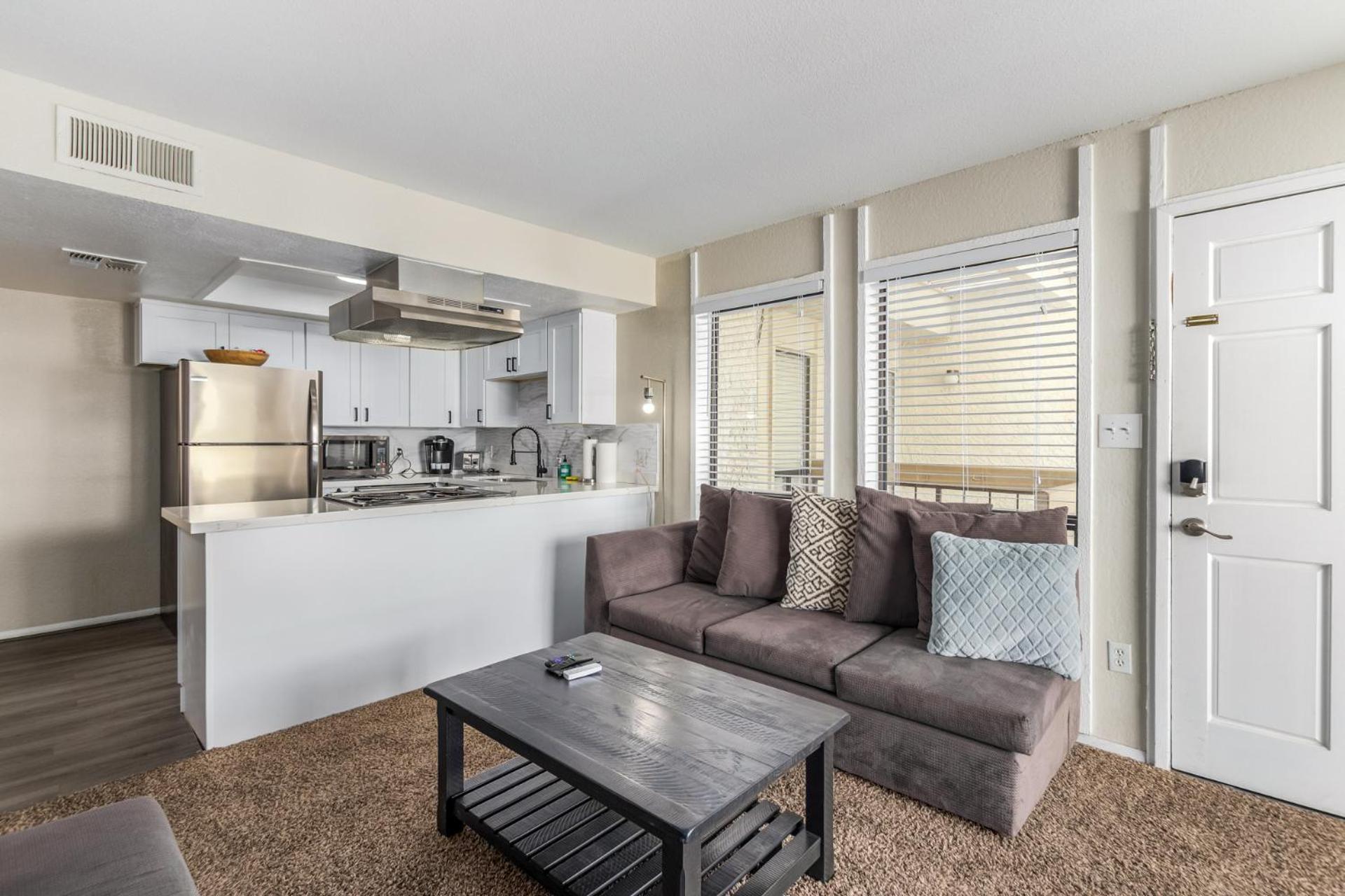 Greenbelt Condo-patiopooltennisold Town 5min