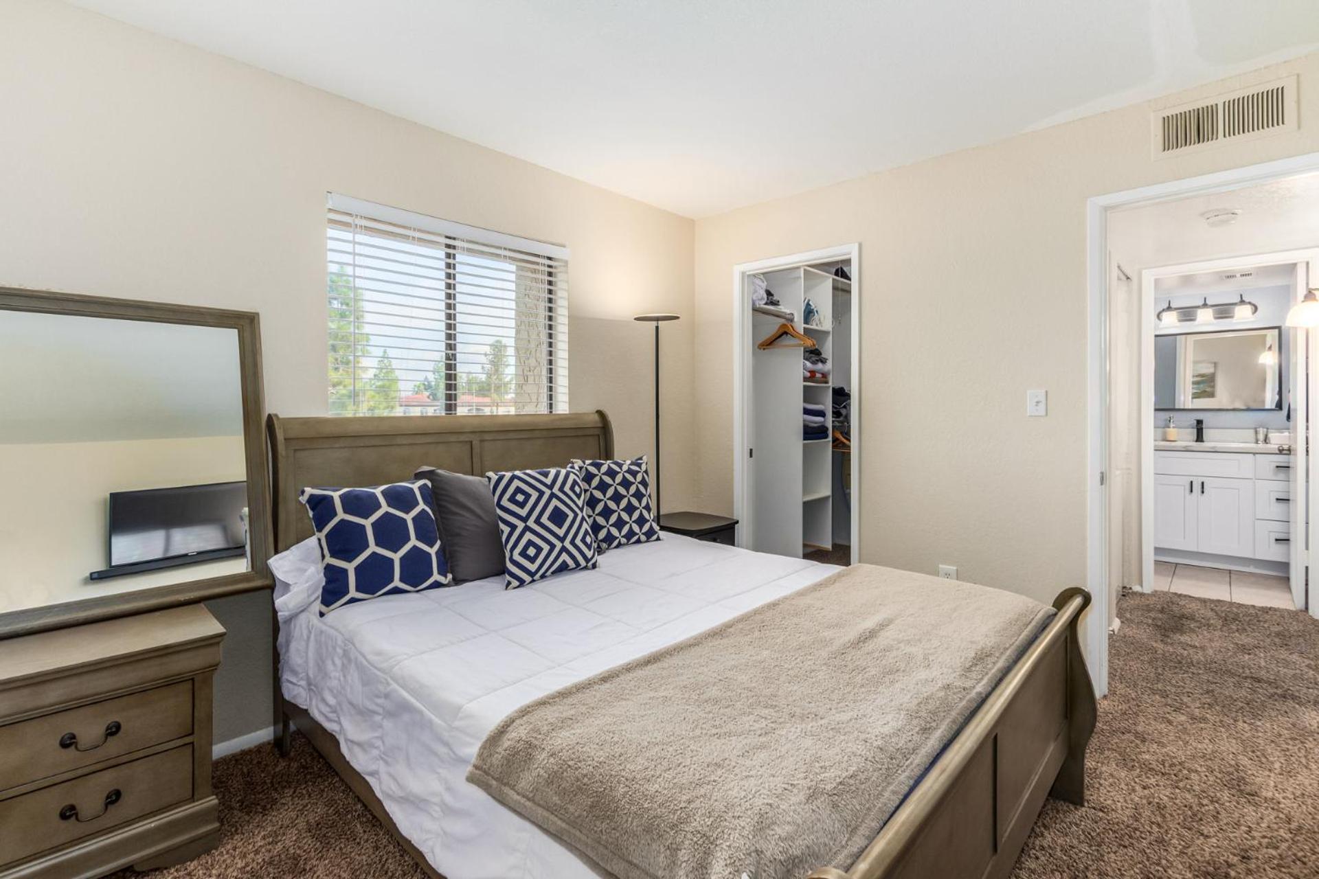 Greenbelt Condo-patiopooltennisold Town 5min Scottsdale