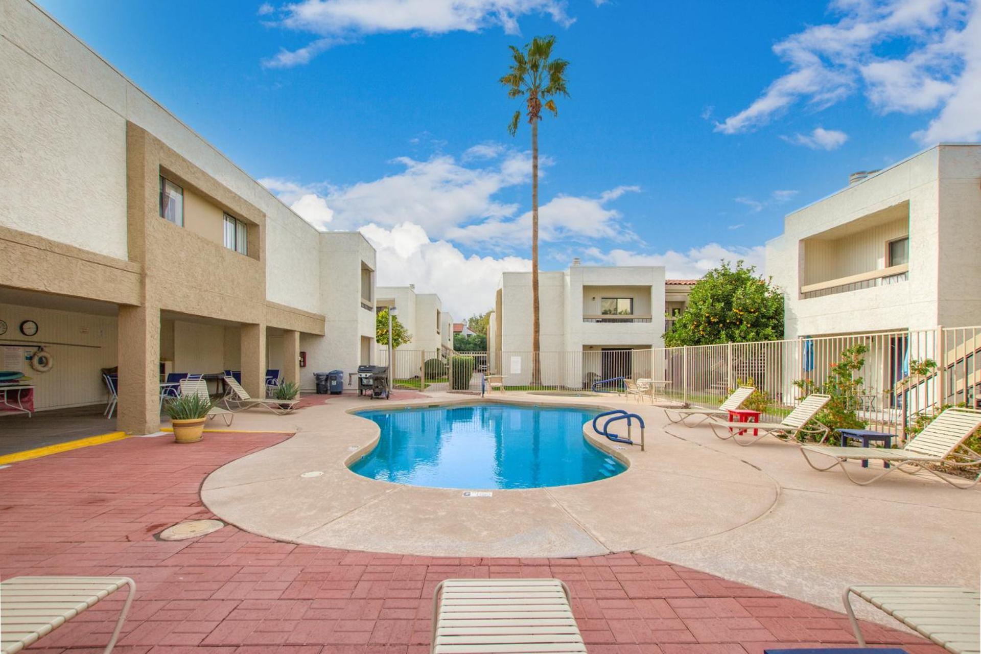 Greenbelt Condo-patiopooltennisold Town 5min *