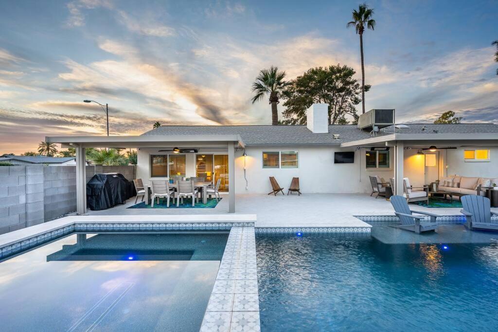 Dos Cacti Outdoor Oasis, Heated Pool, Spa, Bikes, Ev, Bbq *