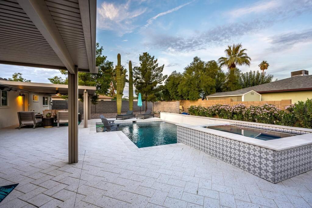 Dos Cacti Outdoor Oasis, Heated Pool, Spa, Bikes, Ev, Bbq *