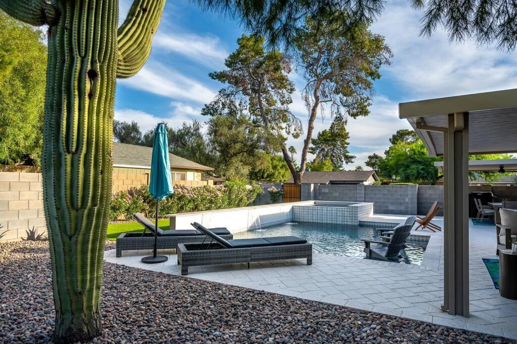 Dos Cacti Outdoor Oasis, Heated Pool, Spa, Bikes, Ev, Bbq