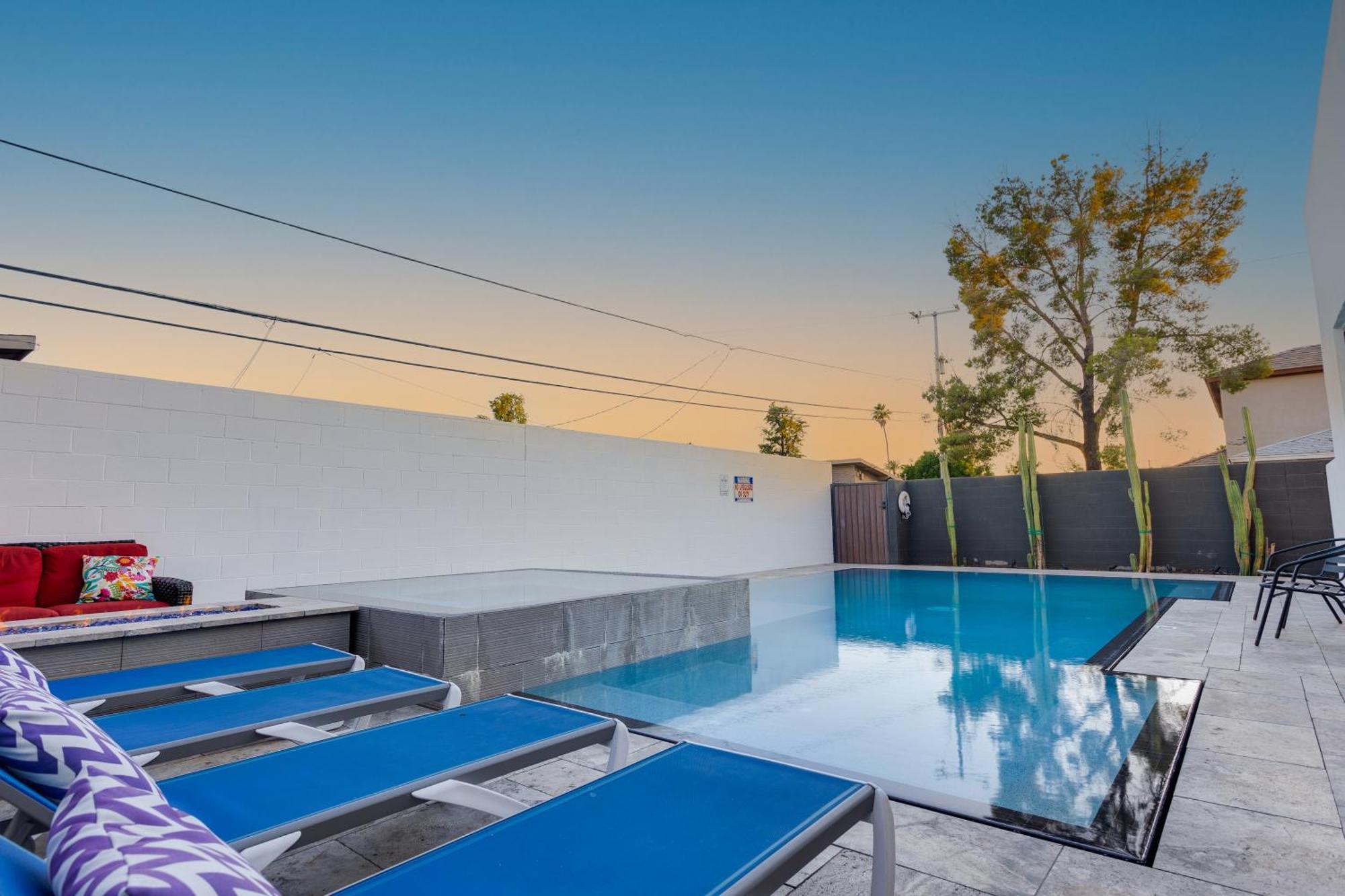 Desert Sky Luxury Pool & Walk To Old Town! *