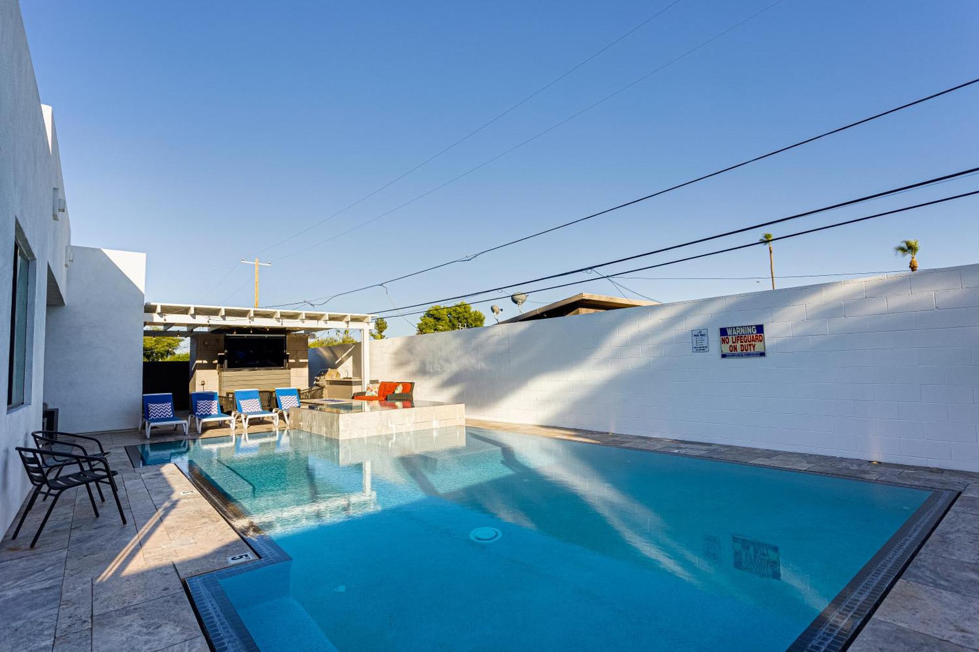 Desert Sky Luxury Pool & Walk To Old Town!