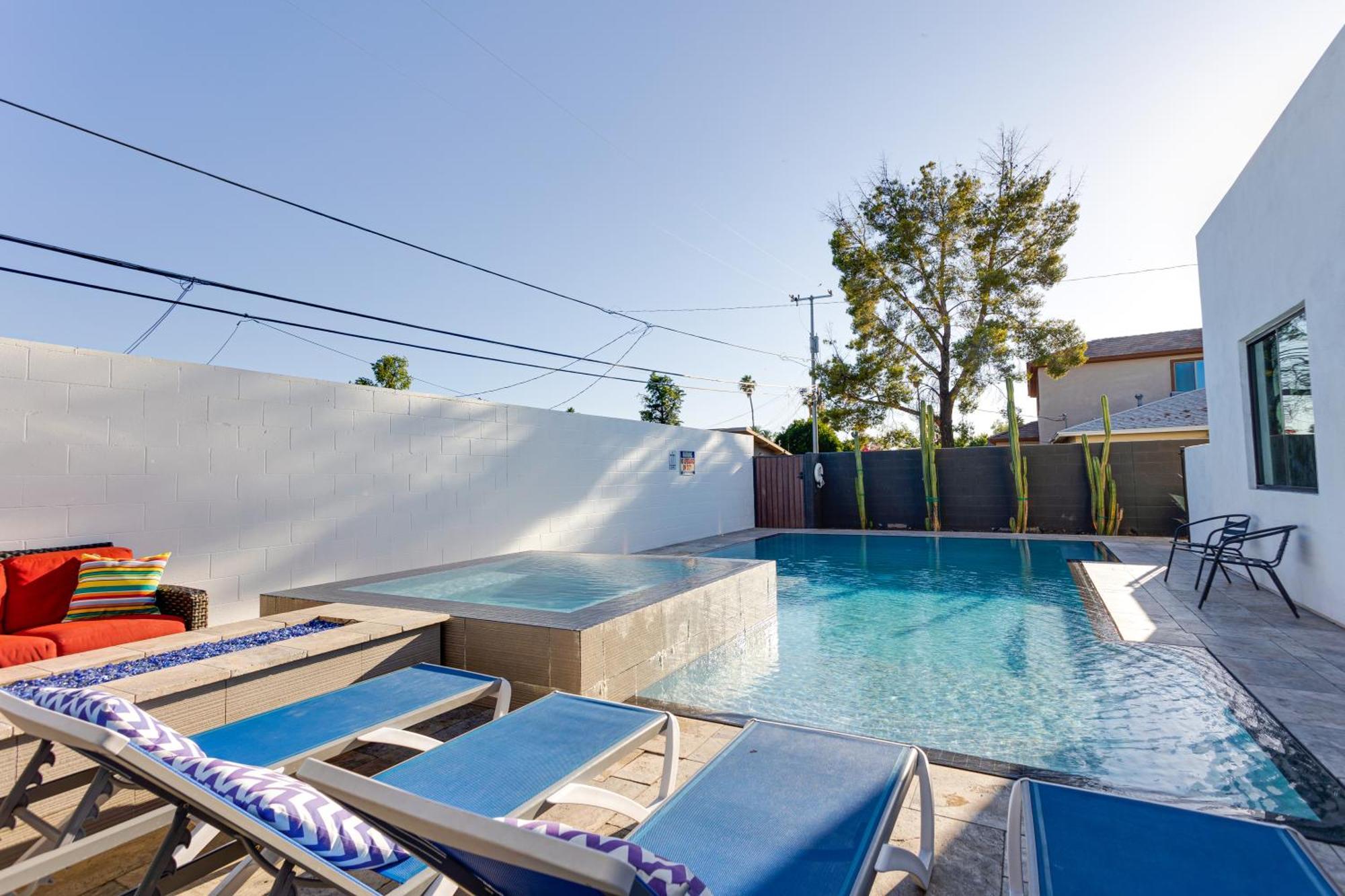 Desert Sky Luxury Pool & Walk To Old Town! Scottsdale