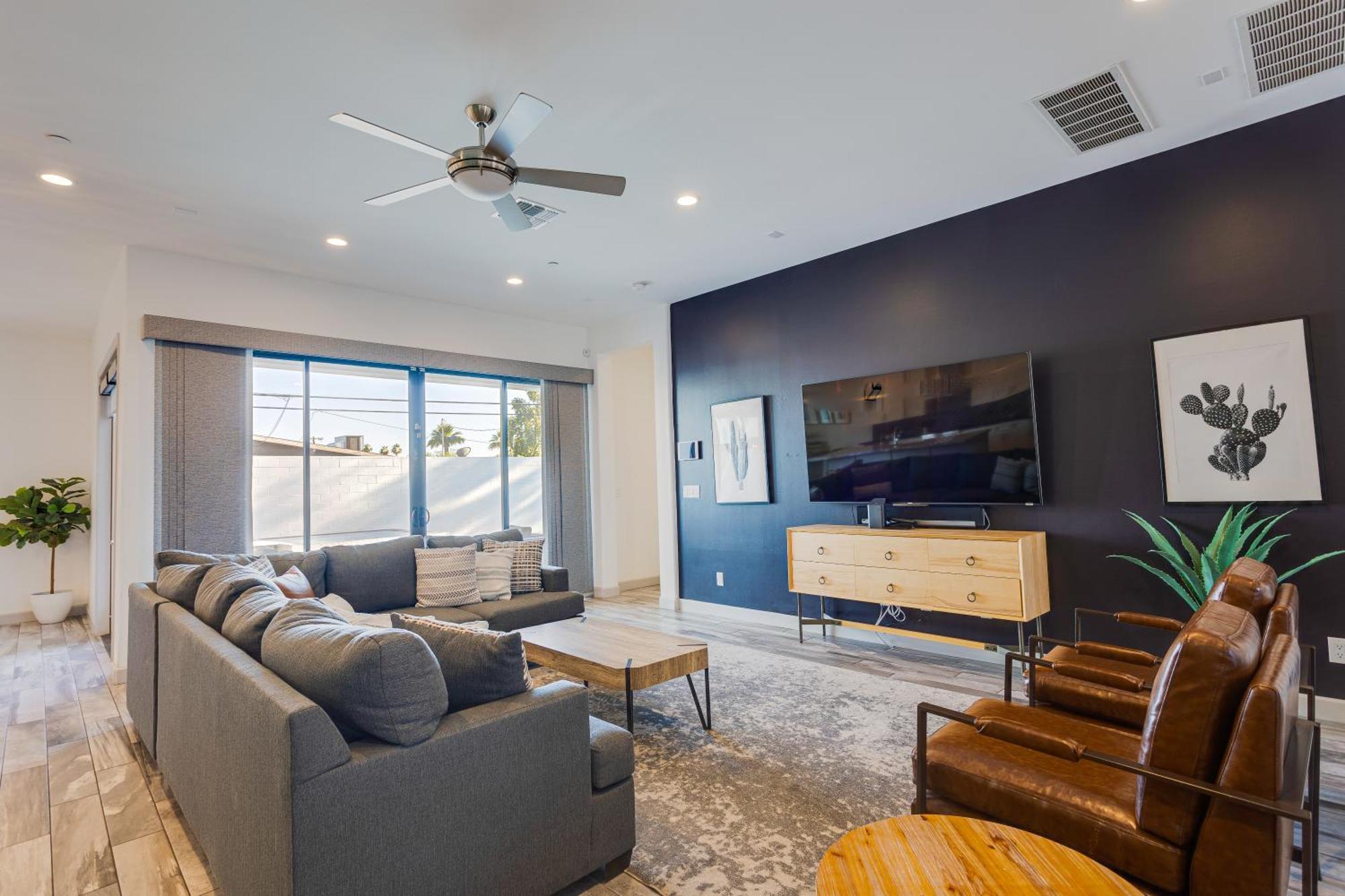 Desert Sky Luxury Pool & Walk To Old Town! Holiday home Scottsdale