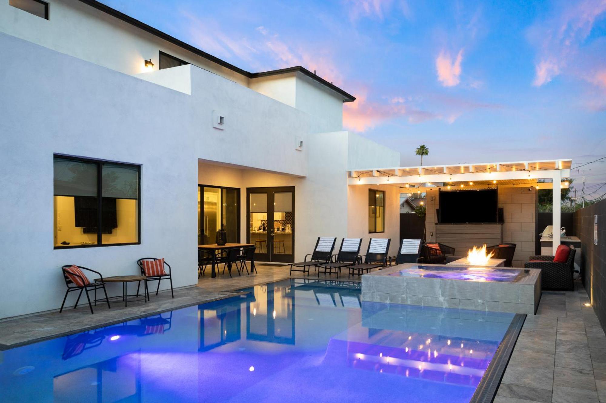 Holiday home Desert Sky Luxury Pool & Walk To Old Town! Scottsdale