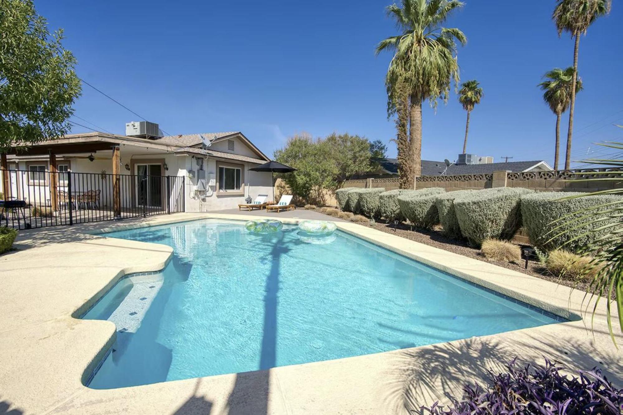 Old Town - Pool, Golf, And Fire Pit Holiday home