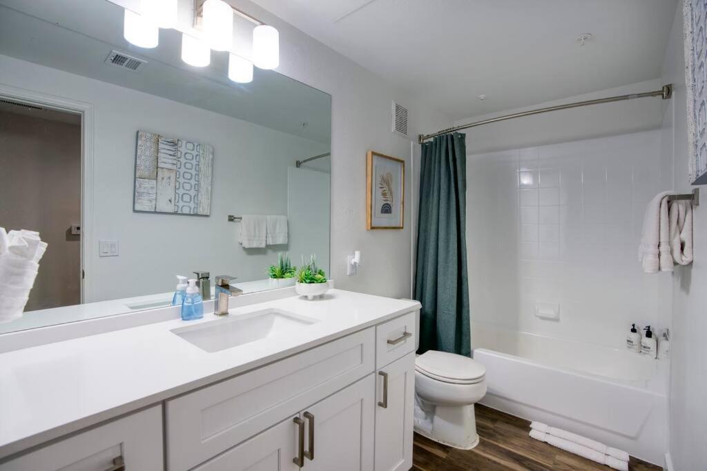 Modern 2-br North * Scottsdale