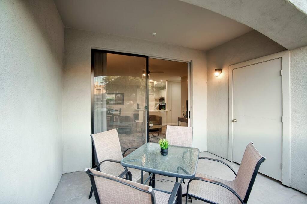 Modern 2-br North *