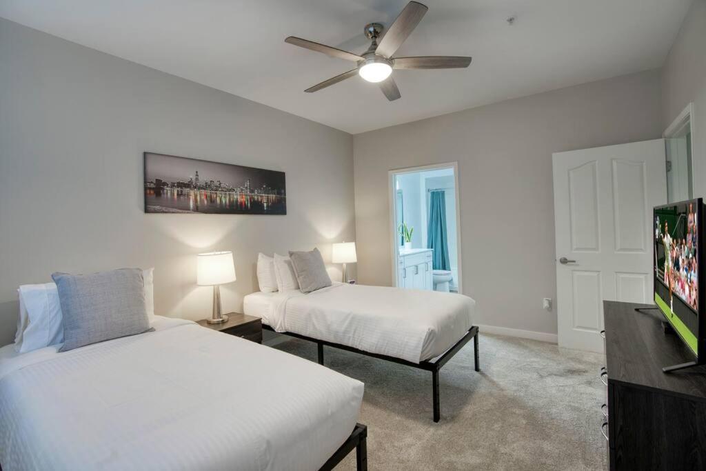 Modern 2-br North Apartment *