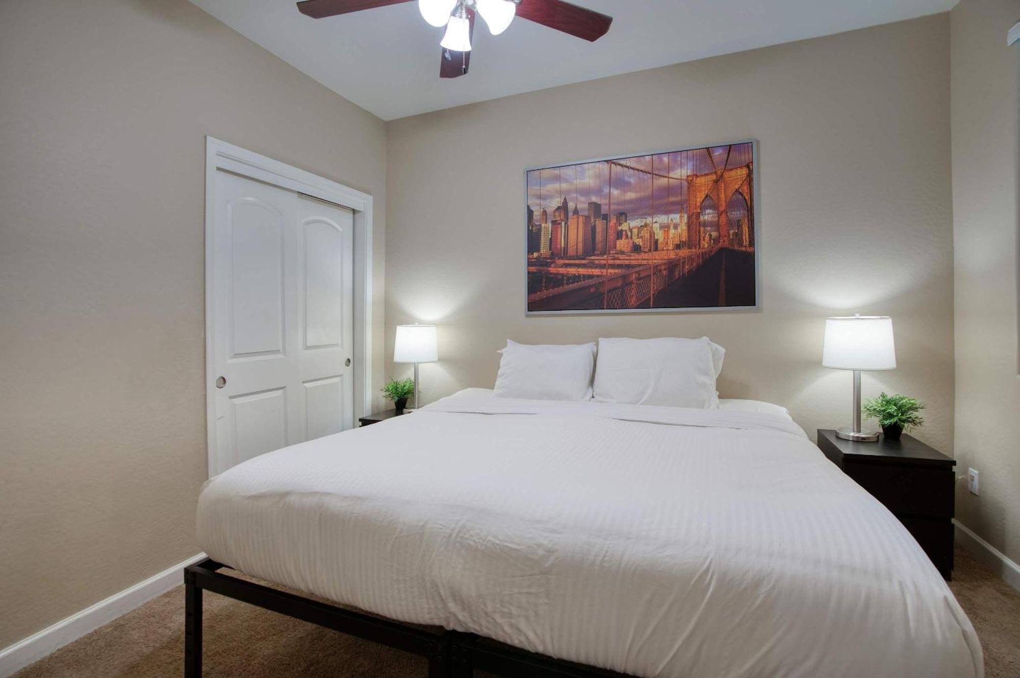 Holiday home 4-br Townhome Near Old Town