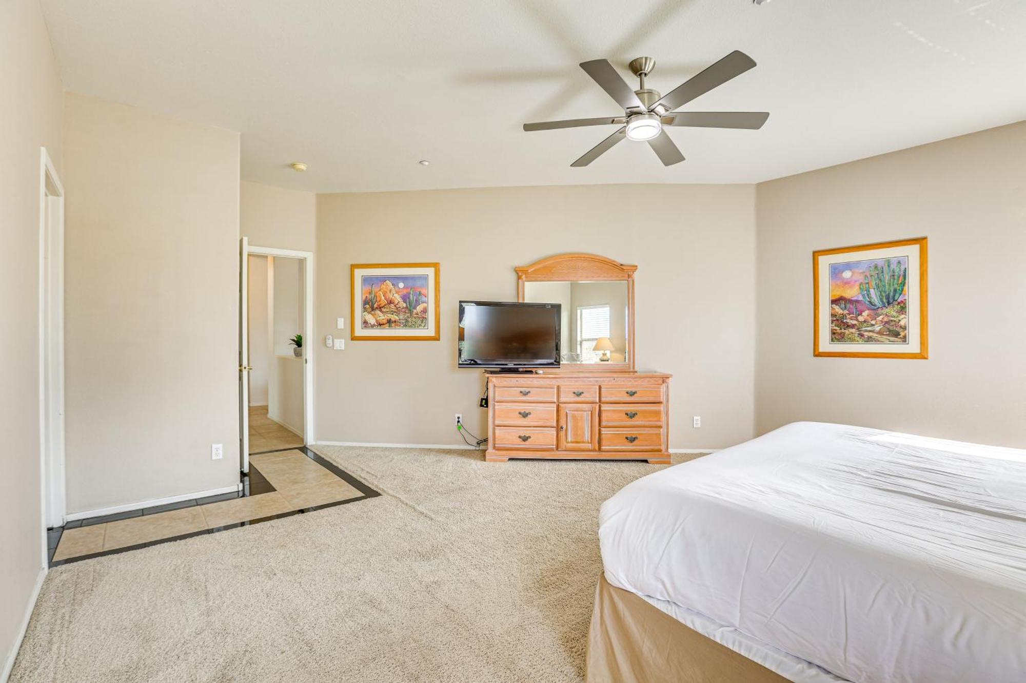 Golf Course Views And Patio Quiet Holiday home