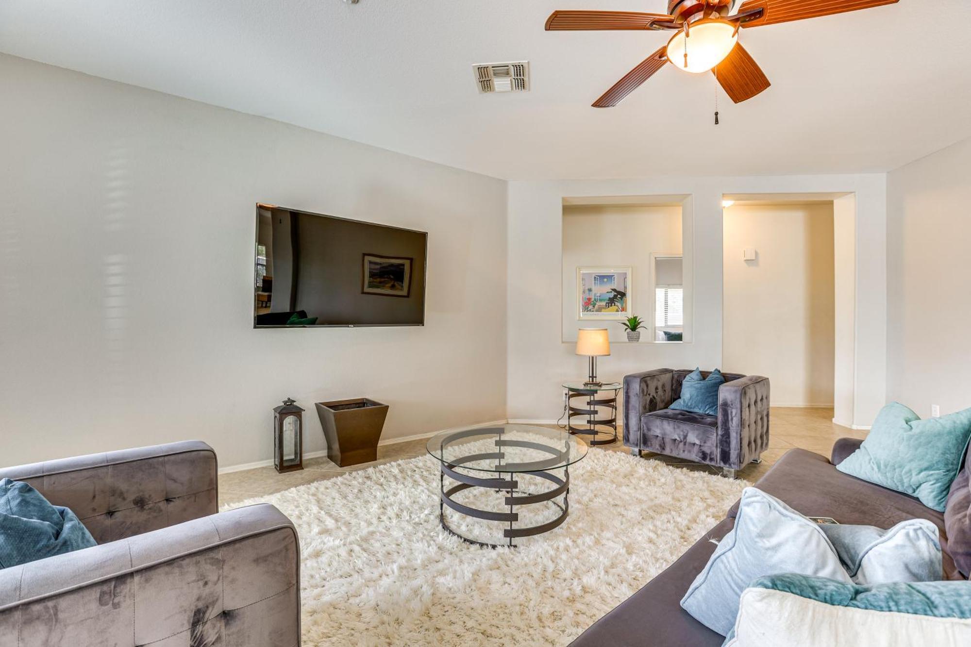 Golf Course Views And Patio Quiet Holiday home *