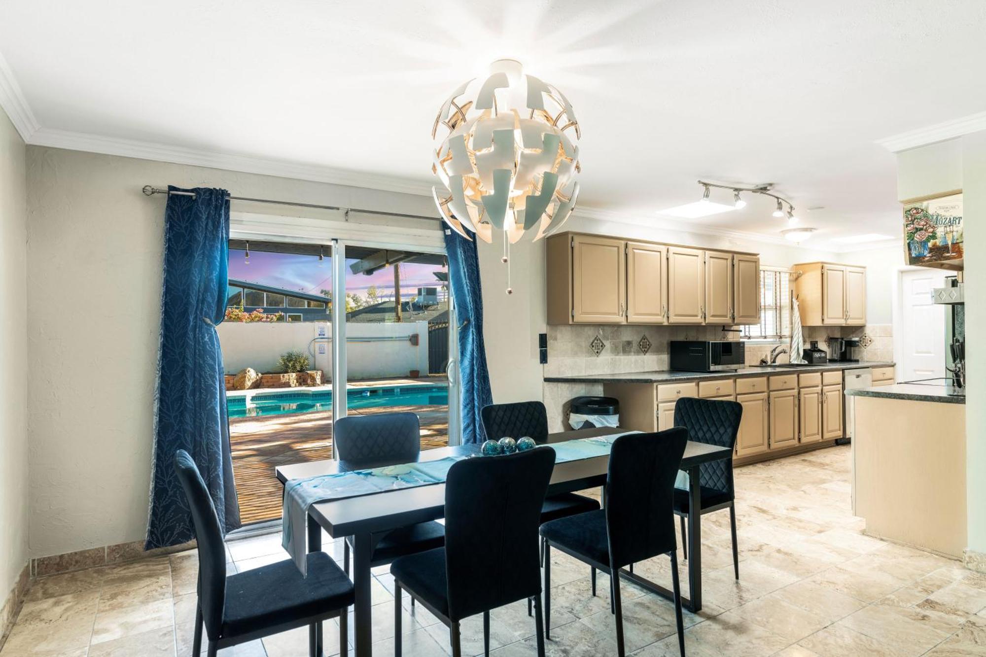 Modern 3bd W Pool And Patio *