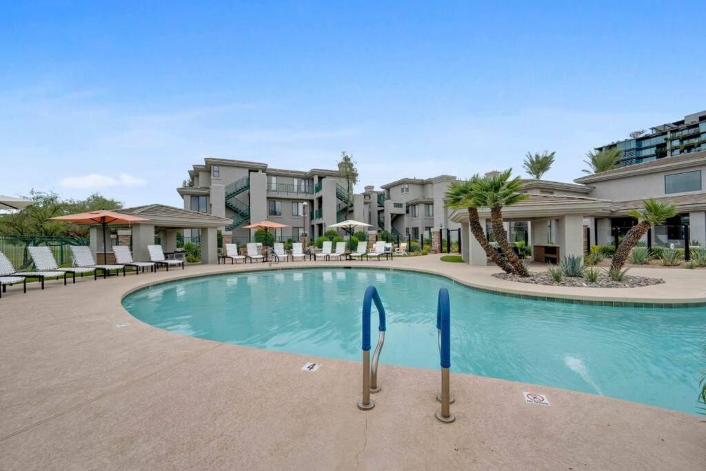 Apartment Upper Deck - Golf View - Queenbd N302 Scottsdale