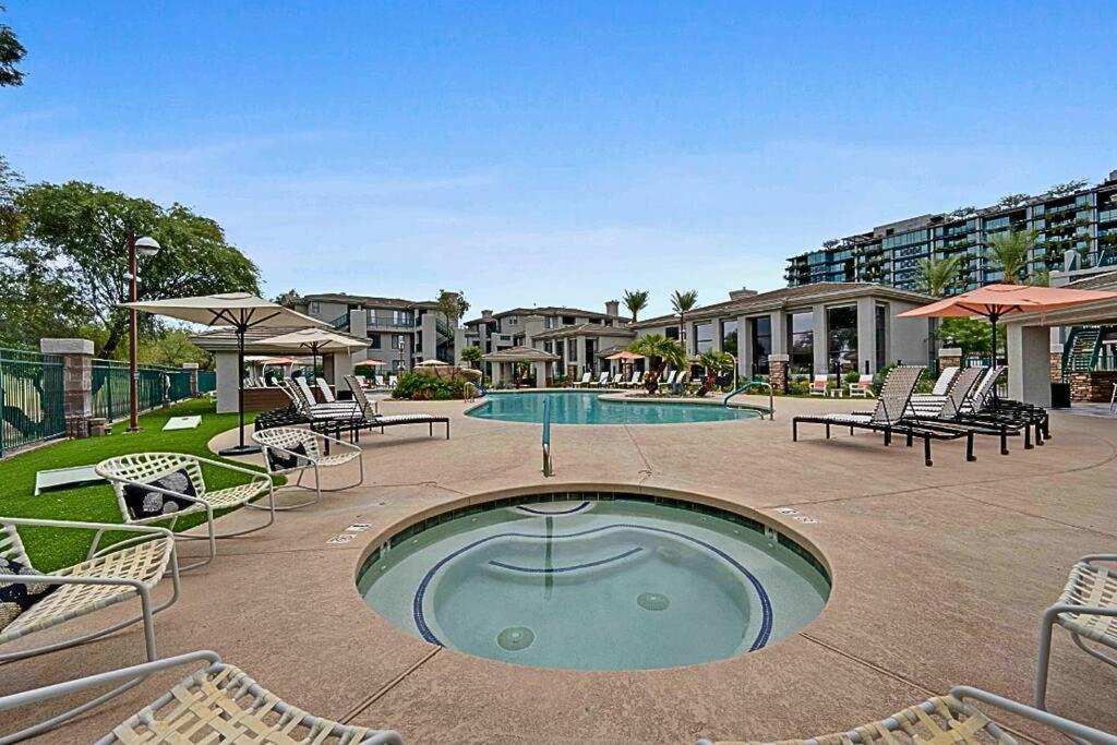 Upper Deck - Golf View - Queenbd N302 * Scottsdale