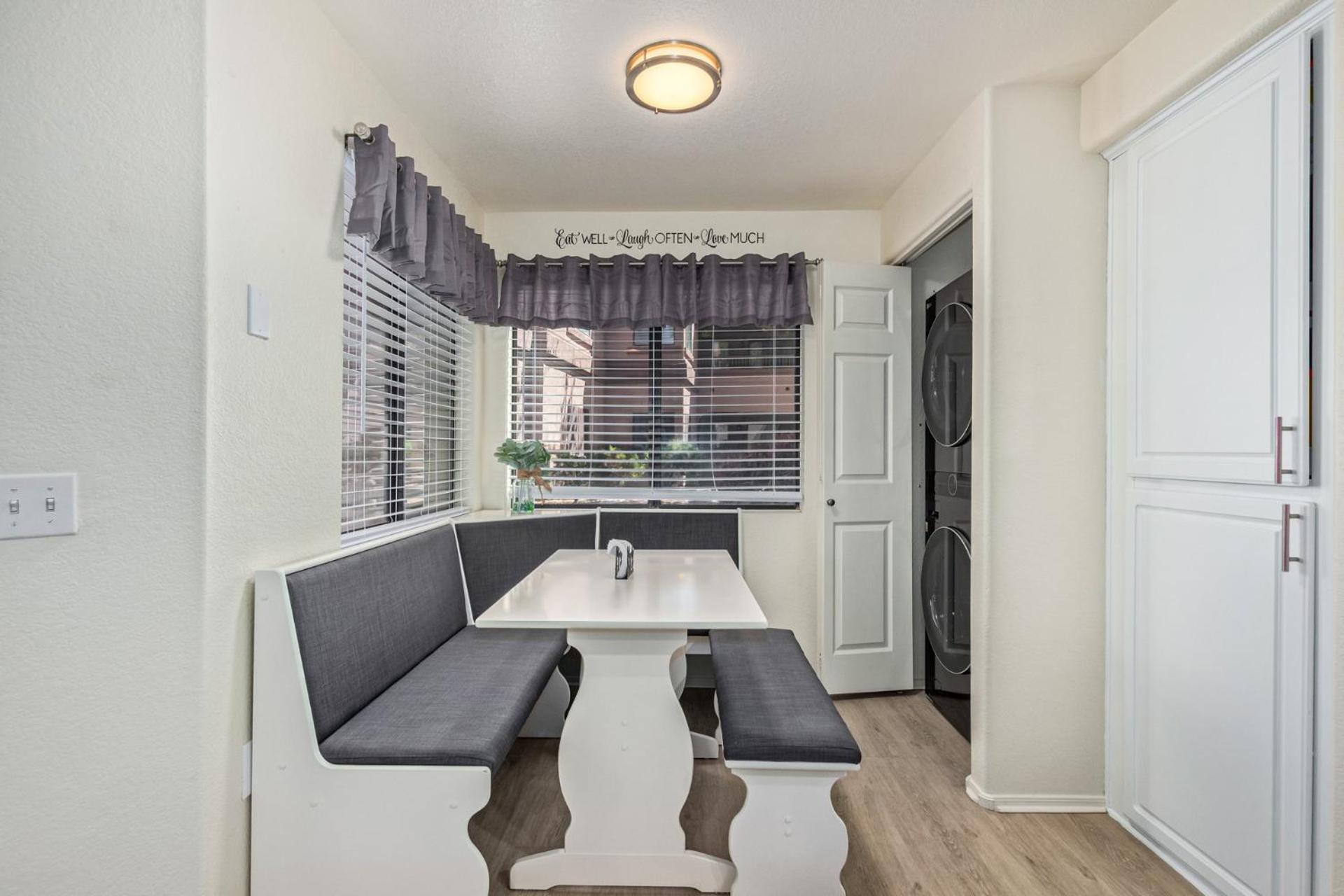 Apartment Stunning 3 Bedroom In The Heart Of