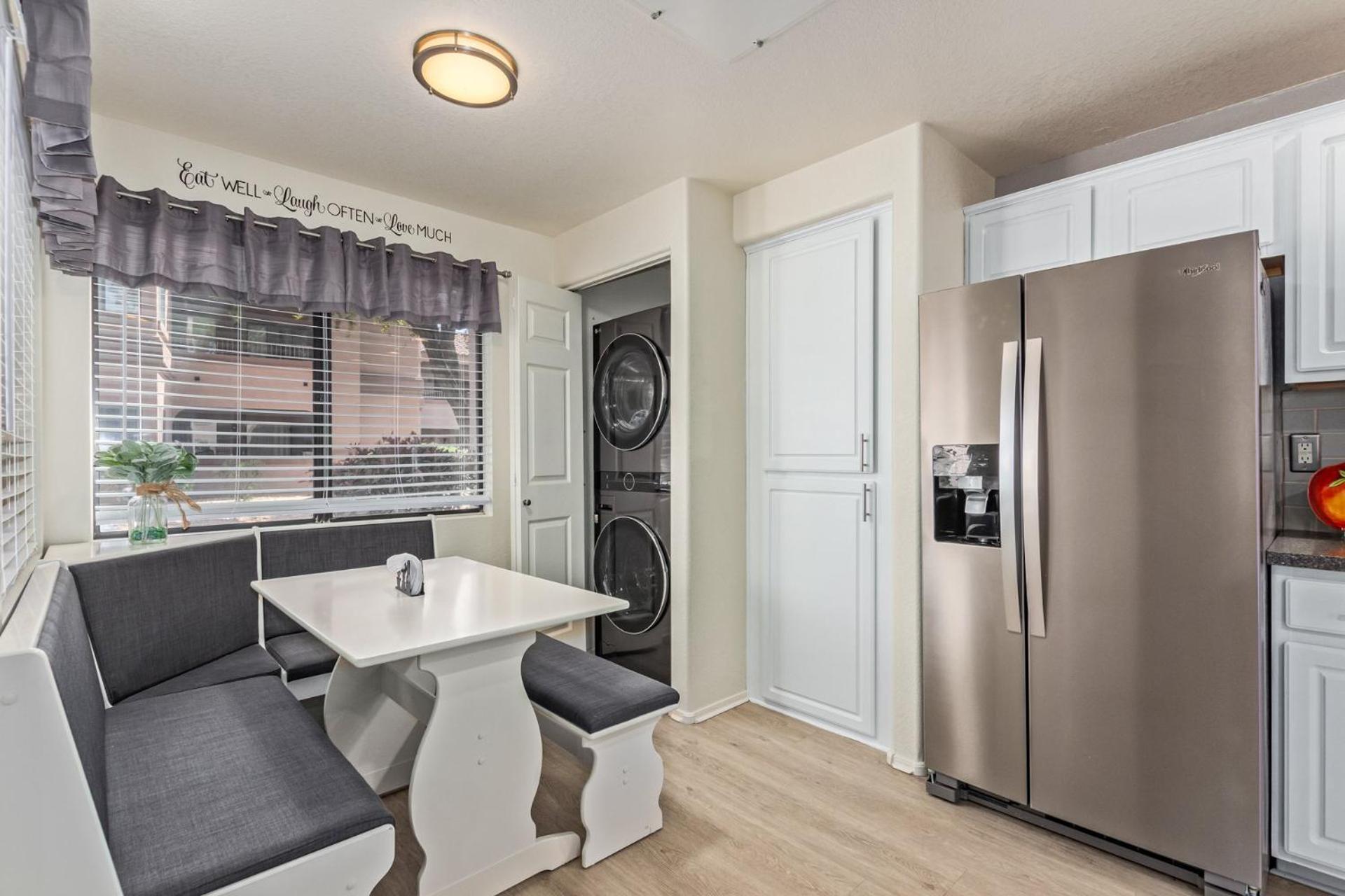 Stunning 3 Bedroom In The Heart Of Apartment