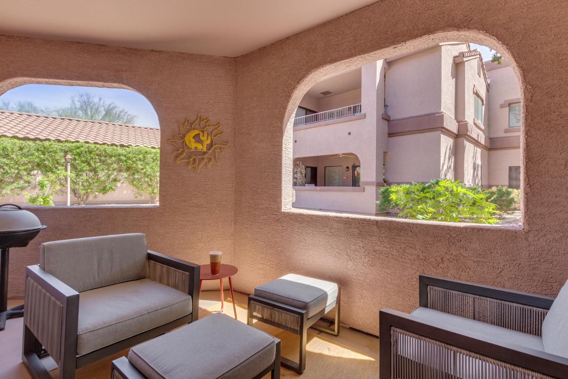 Stunning 3 Bedroom In The Heart Of Apartment *