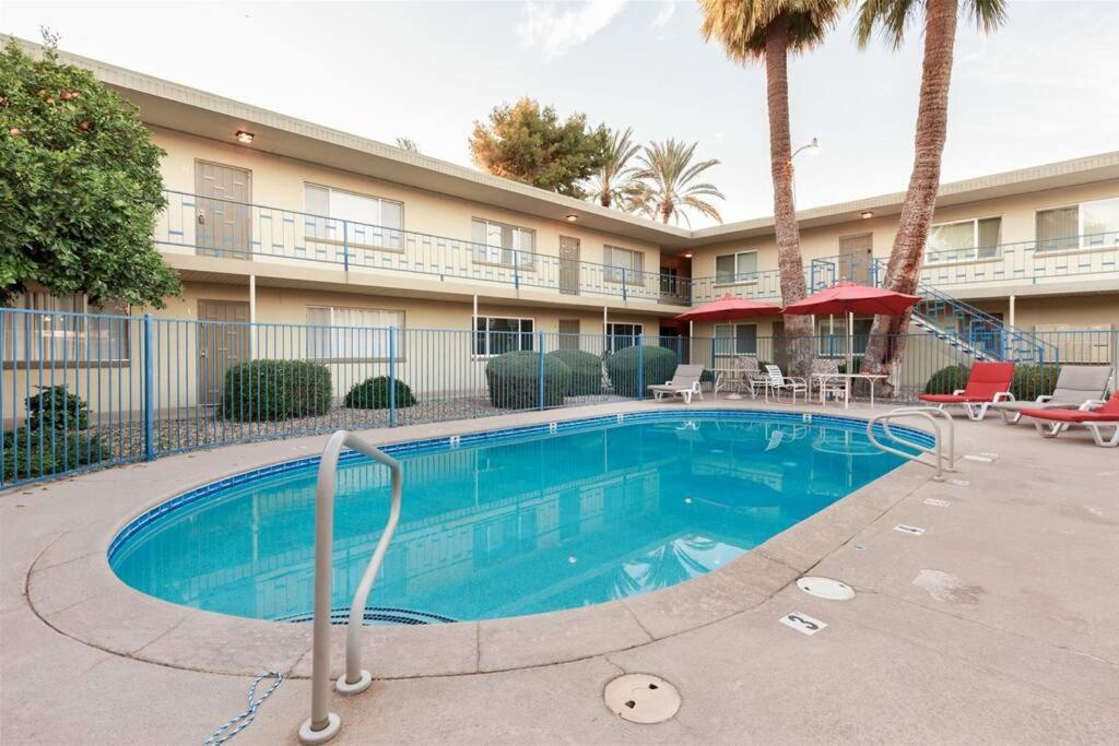 Mid Century Modern Near Old Town, Pool & Bbq Holiday home *