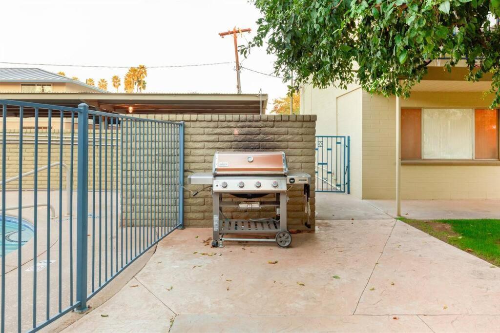 Mid Century Modern Near Old Town, Pool & Bbq Holiday home