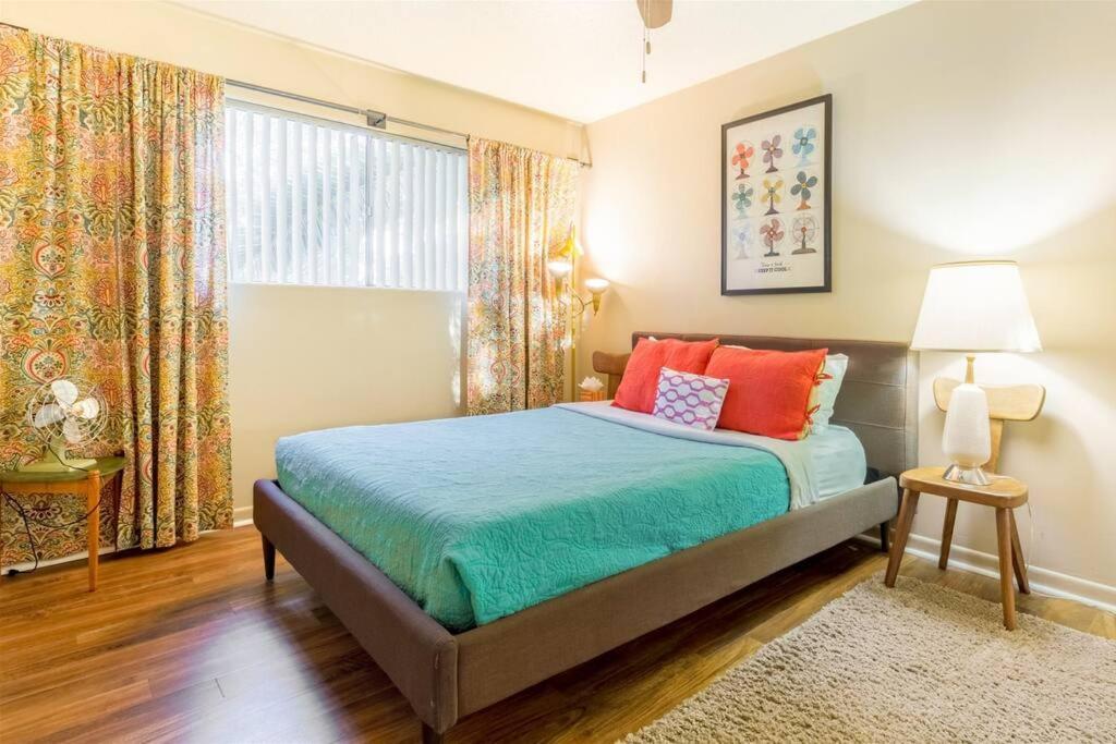 Mid Century Modern Near Old Town, Pool & Bbq