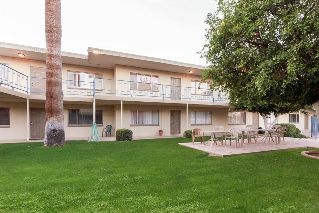 Mid Century Modern Near Old Town, Pool & Bbq Holiday home