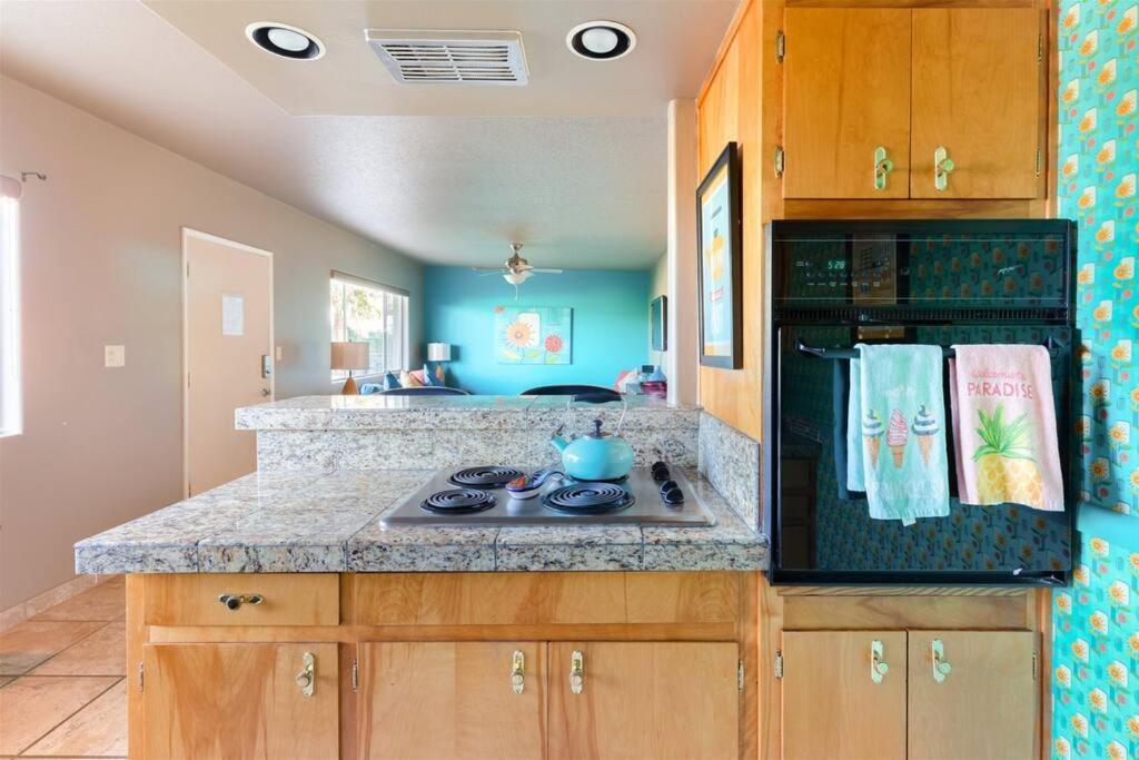 Mid Century Modern Near Old Town, Pool & Bbq *