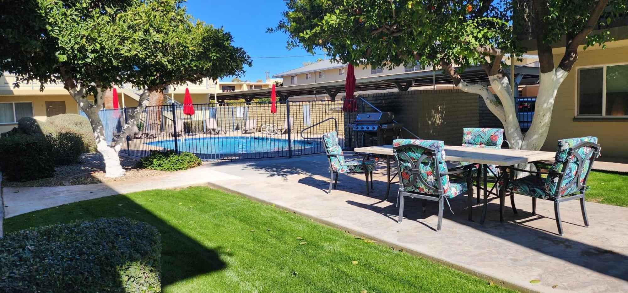 Mid Century Modern Near Old Town, Pool & Bbq Holiday home