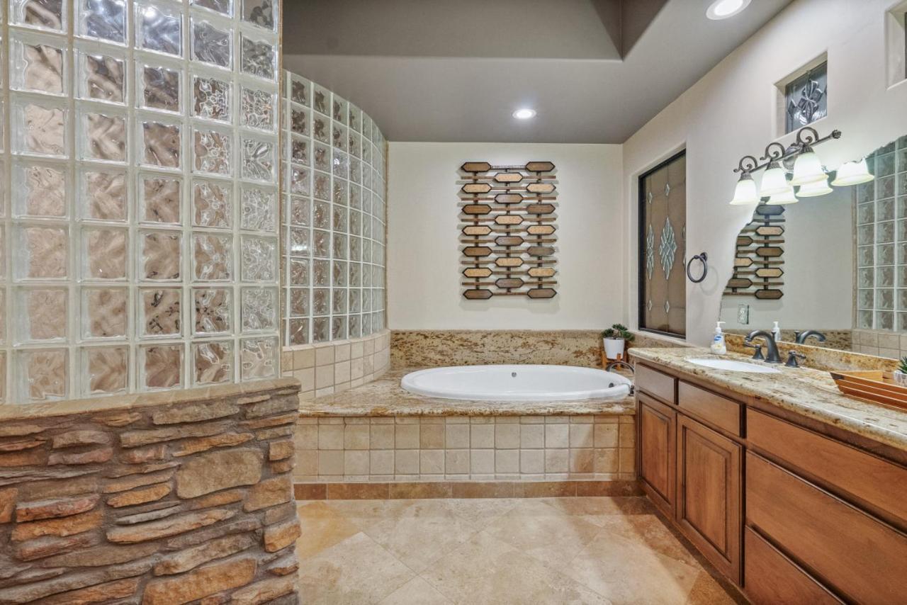 Amazing Views - Pickleball - Golf - Sleeps 25 * Scottsdale