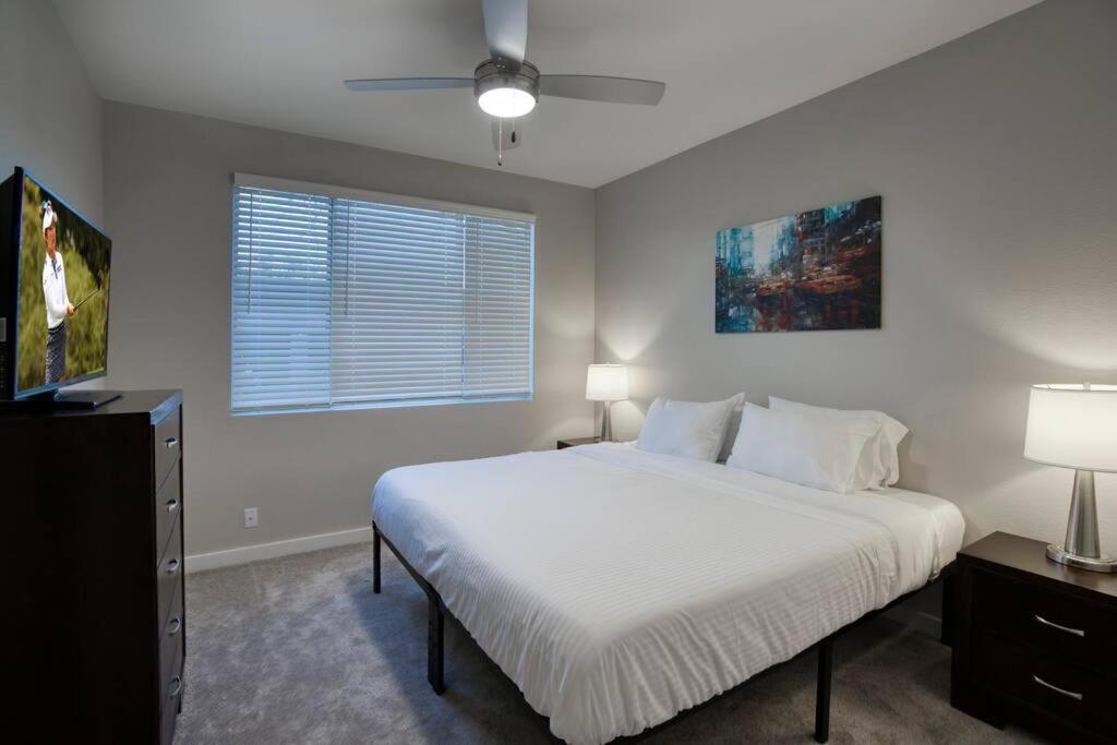 Modern 3-br Near West Gate Apartment