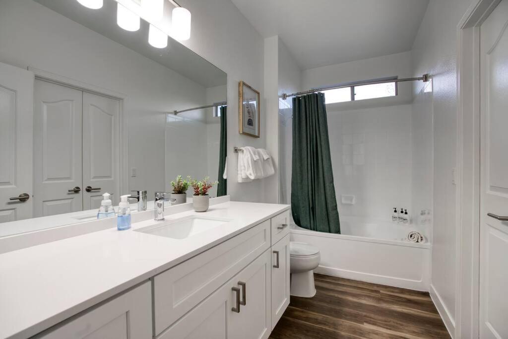 Apartment Modern 3-br Near West Gate Scottsdale