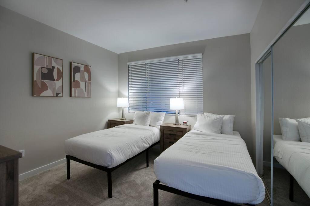 Modern 3-br Near West Gate *
