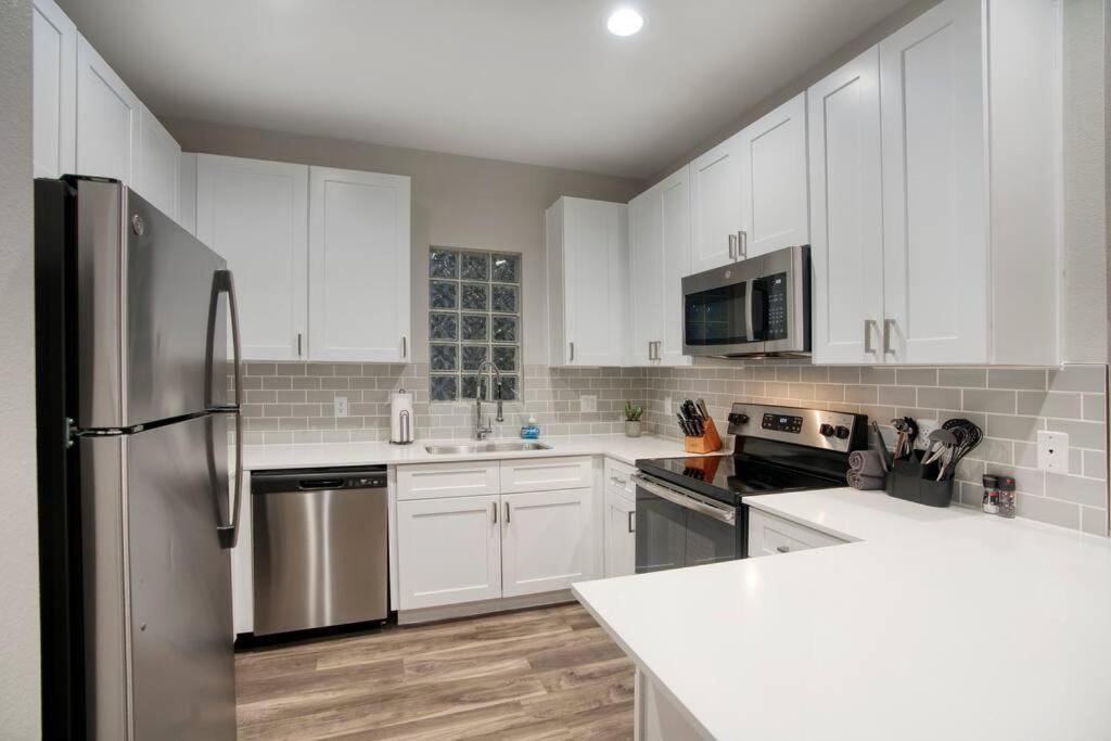 Apartment Modern 3-br Near West Gate Scottsdale