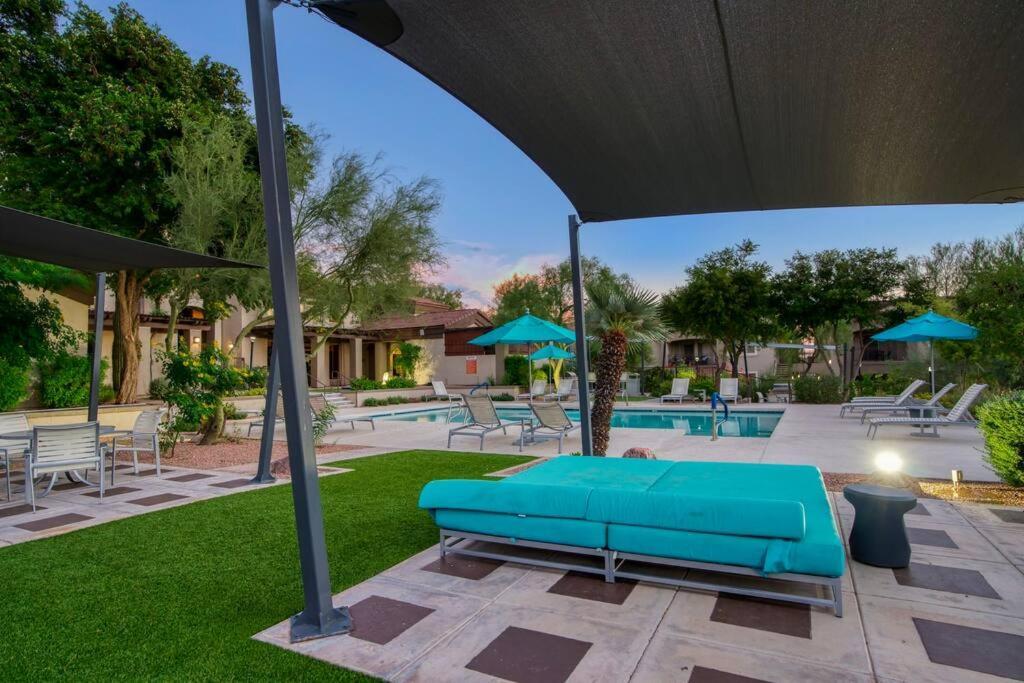 Modern 3-br Near West Gate Apartment *