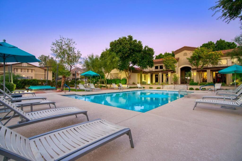 Apartment Modern 3-br Near West Gate Scottsdale